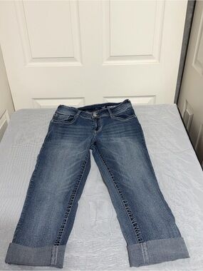 Wallflower Women's Dark Blue Cuffed Capri Jeans